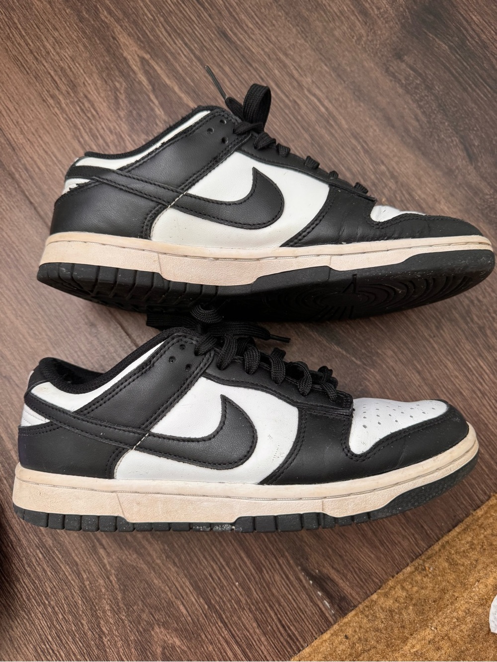 Nike Womens Black & White Low-Top Sneakers